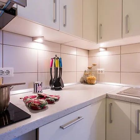Cool Shades Apartment *